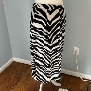 Size 8 black and white zebra printed pencil skirt